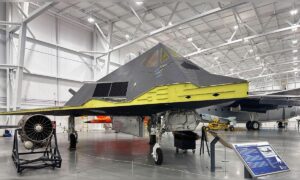 F-117A Nighthawk: Das Tarnkappenflugzeug, das die Militärluftfahrt mit einem kantigen Design revolutionierte und die Radarerkennung verringerte