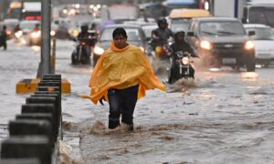 Starke Regenfälle überschwemmten mehr als 80 Zonen in Guayaquil und führten zum Kollaps der Stadt während der El Niño-Warnung.