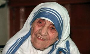 Mutter Teresa von Kalkutta: Über die Arbeit – Je widerlicher die Aufgabe ist, desto größer muss unser Glaube sein und desto fröhlicher ist unsere Hingabe.